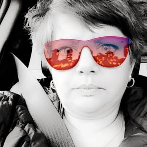 Meet your Posher, Loni